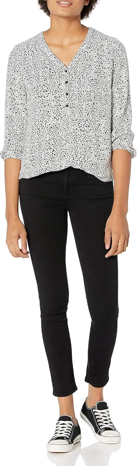 Amazon Essentials Women's 3/4 Sleeve Button Popover Shirt, Loose-Fit V-Neck Blouse