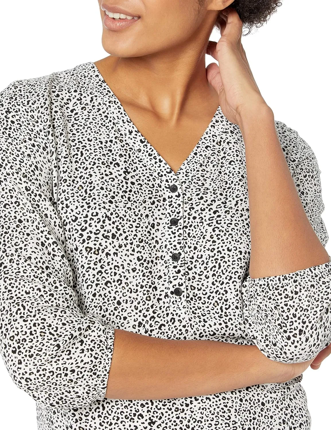 Amazon Essentials Women's 3/4 Sleeve Button Popover Shirt, Loose-Fit V-Neck Blouse