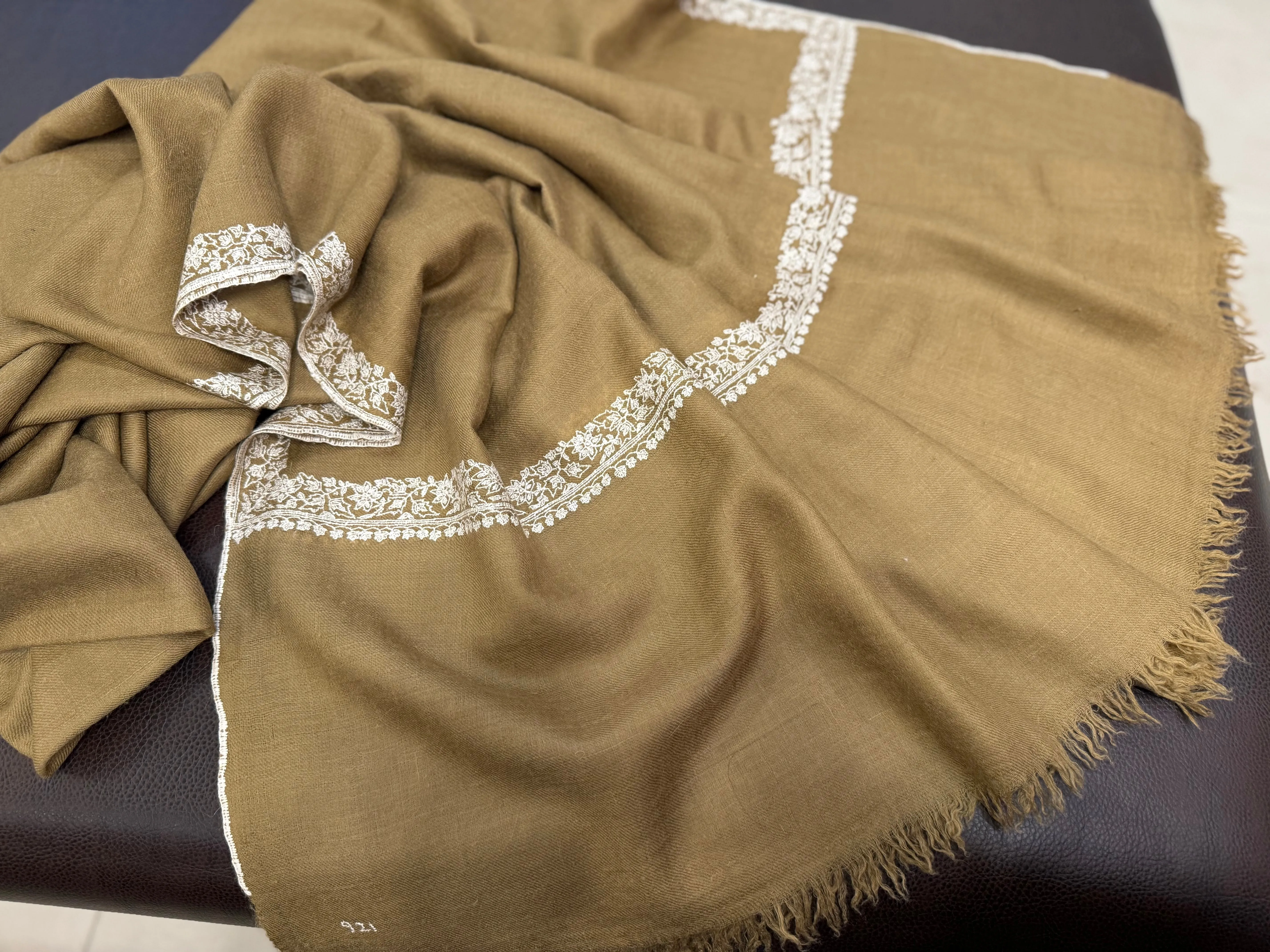 natural embroidery Pashmina shawl 8681