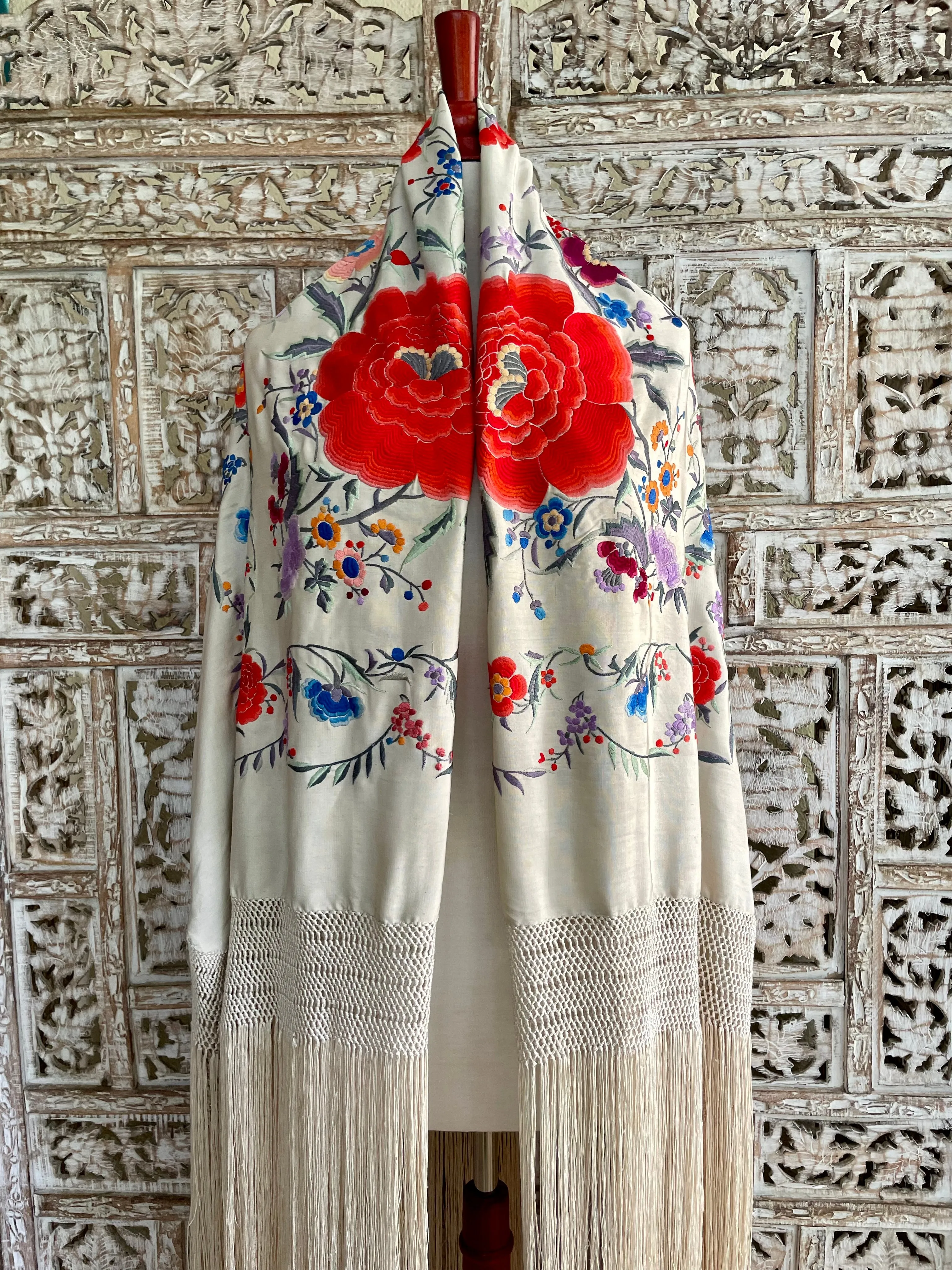 POPPY GARDEN VINTAGE PIANO SHAWL